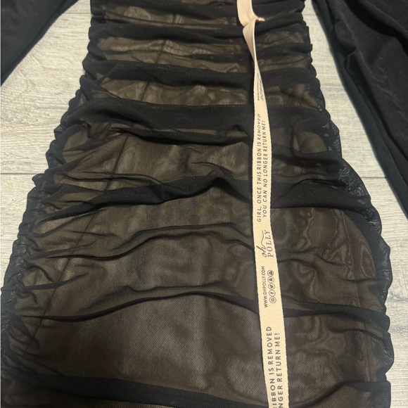 Elegant Black Dress with Puff Sleeves - Picture 6 of 7